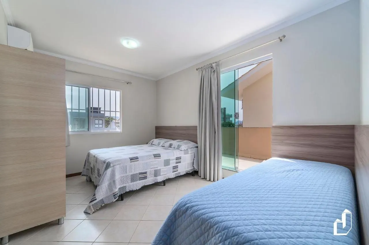 Com 01 Dormitorio E Para Entrar E Ser Feliz Bombinhas